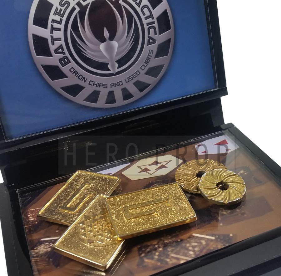 Mailed from USA Original Series Battlestar Galactica Gold Cubit Set of 2 