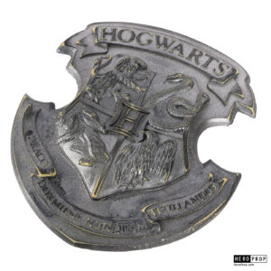 Harry Potter & The Sorcerers Stone (2001) - Hogwarts Miniature Crest Emblem