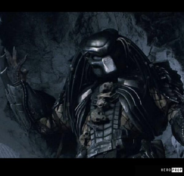 Alien vs. Predator (2004) - Miniature Predator Mask Display - Image 4