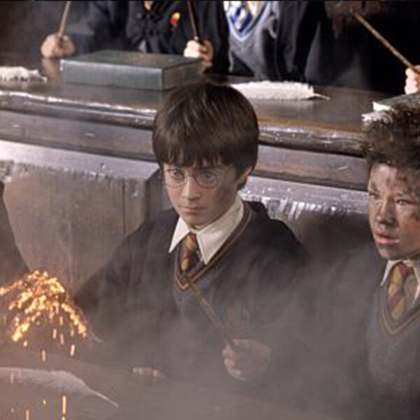 Harry Potter & The Sorcerers Stone (2001) – Background Student Wand - Image 3