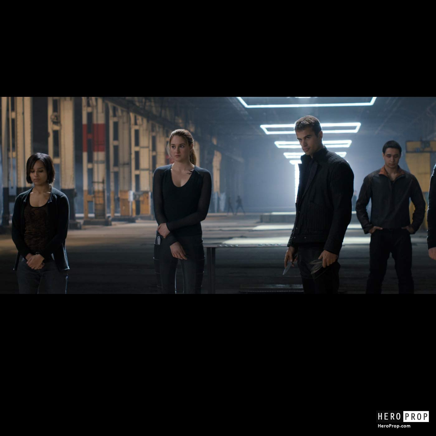 DIVERGENT (2014) - Stunt Throwing Knife - Image 3 DIVERGENT (2014) - Stunt Throwing Knife - Image 3