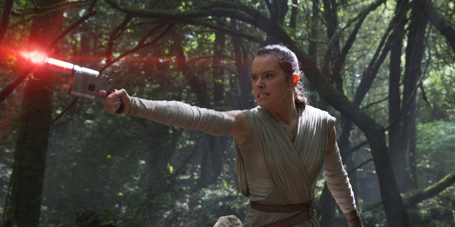 Star Wars: The Force Awakens (2015) - Rey (Daisey Ridley) Blaster Pistol - Image 4